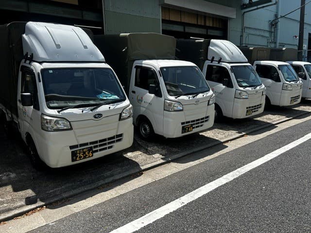 花月運送のトラック車両